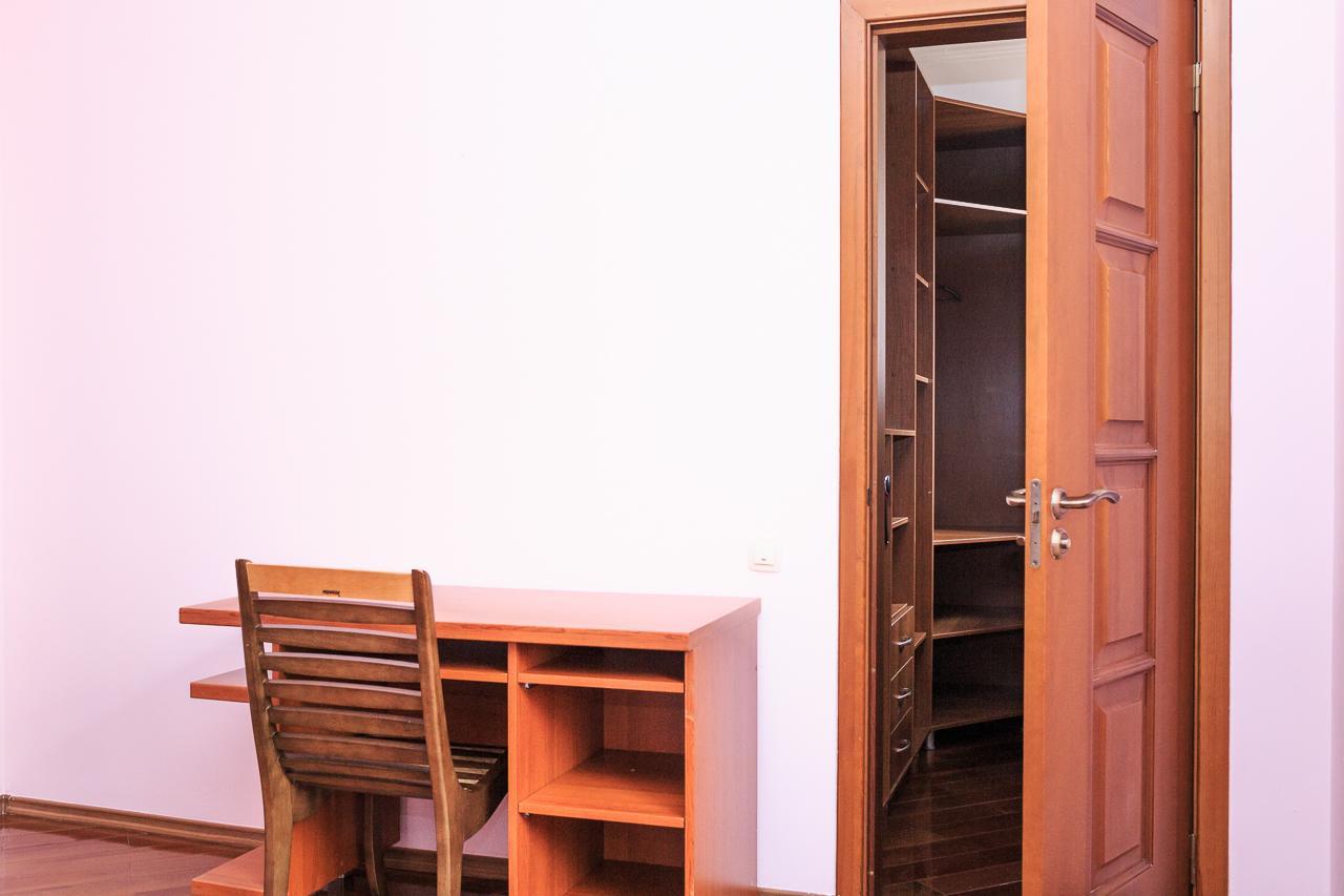 "European" Backpackers Hostel In Almaty Exterior photo